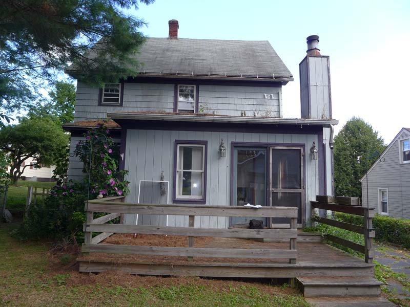 Photo of back of house